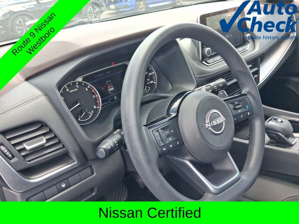 Used 2023 Gray Nissan SV image 16