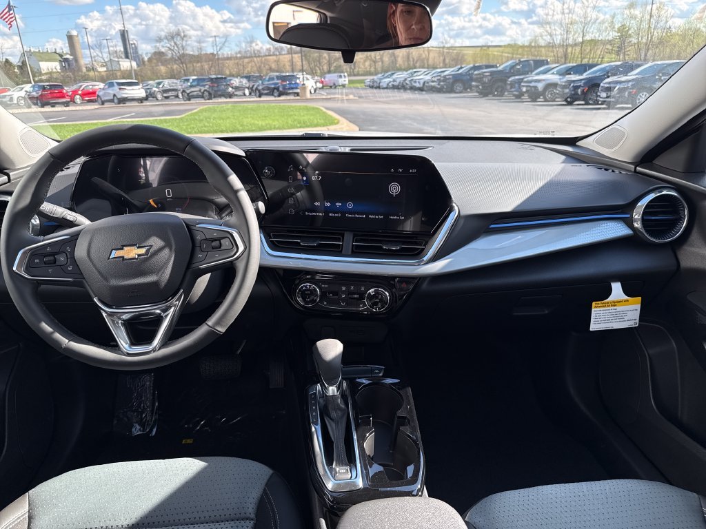 Used 2026 White Chevrolet LT image 9