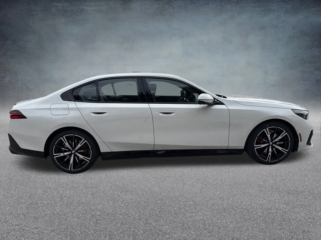 Used 2026 White BMW 530i xDrive image 7