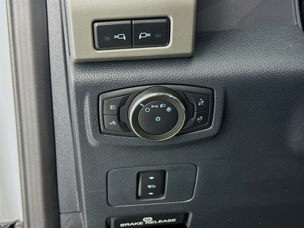 Used 2022 White Ford Lariat image 11