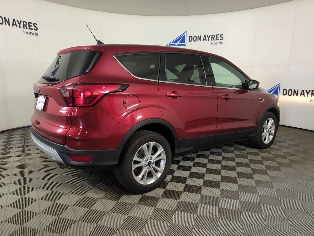 Used 2019 Ruby Red Metallic Ford SE image 5