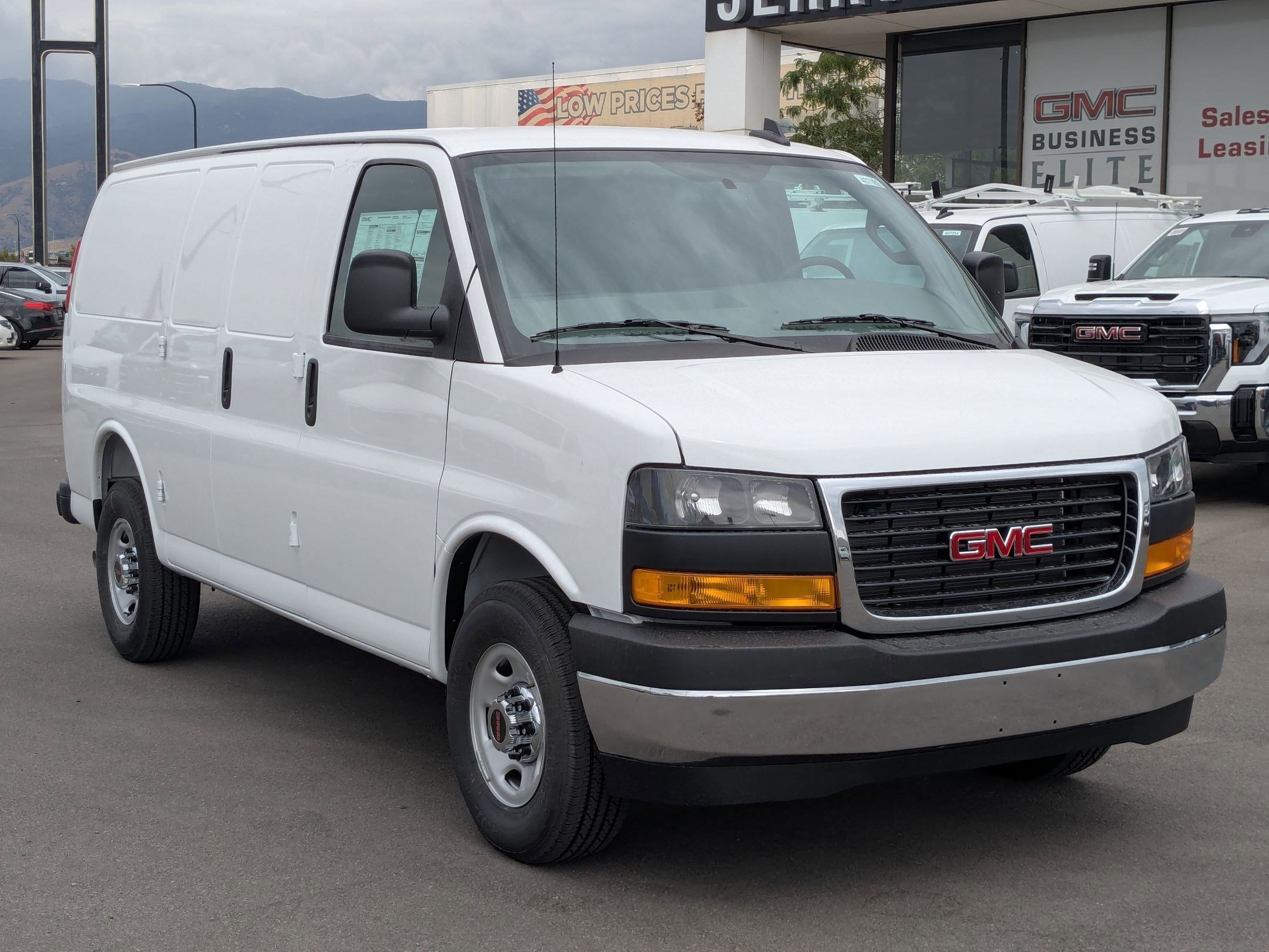 2025 GMC Savana Cargo Work Van - Photo 7