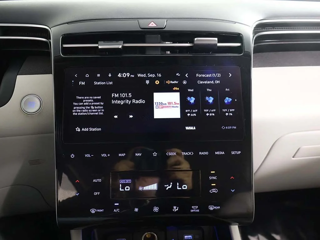 Used 2024 Gray Hyundai SEL image 47