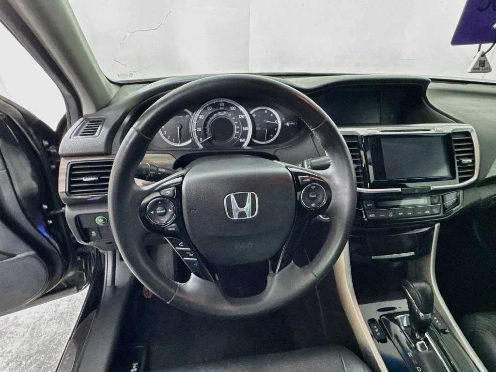 Used 2016 Black Honda EX-L image 11