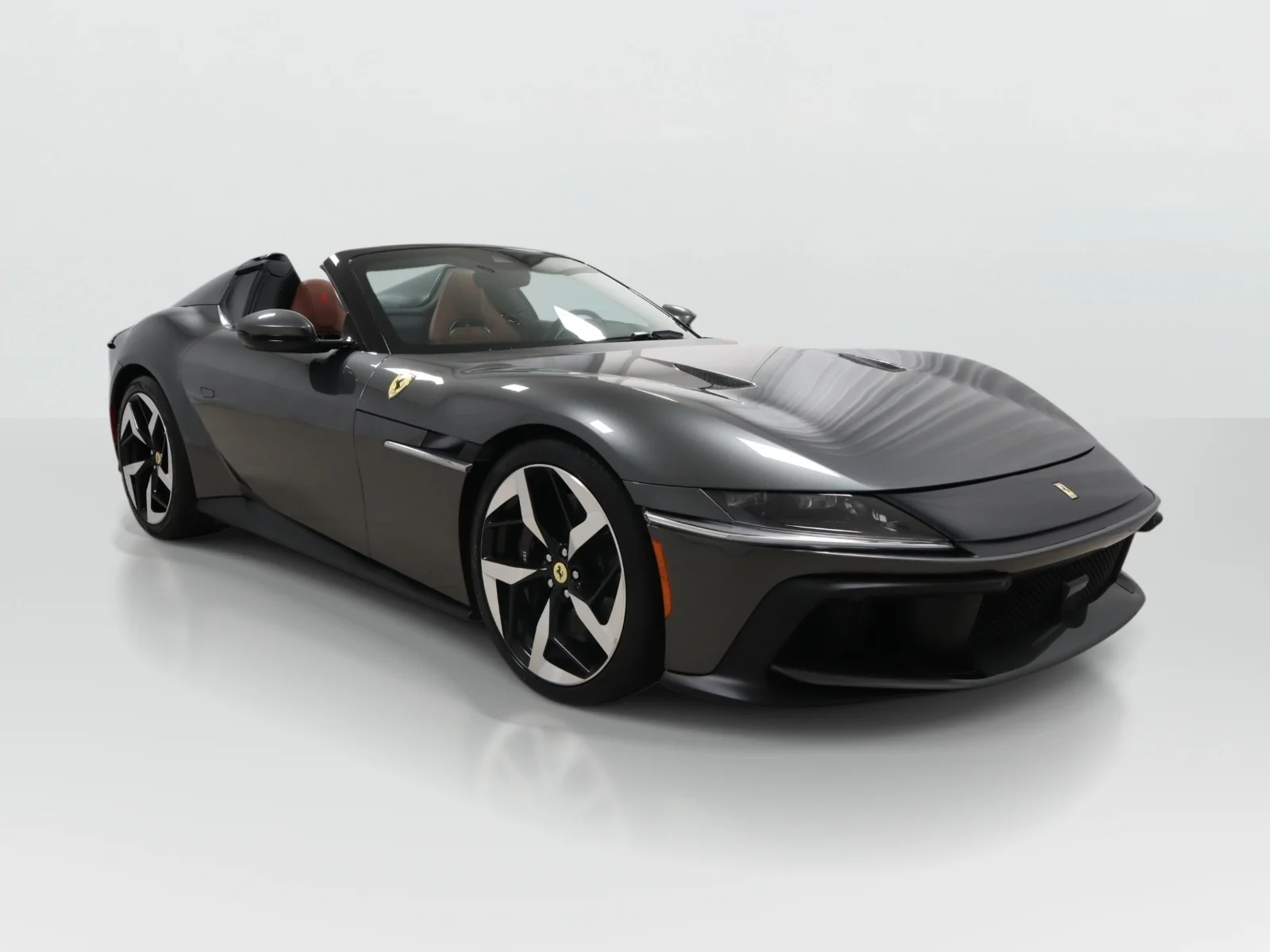 Used 2026 Grigio Silverstone Ferrari Spider image 7