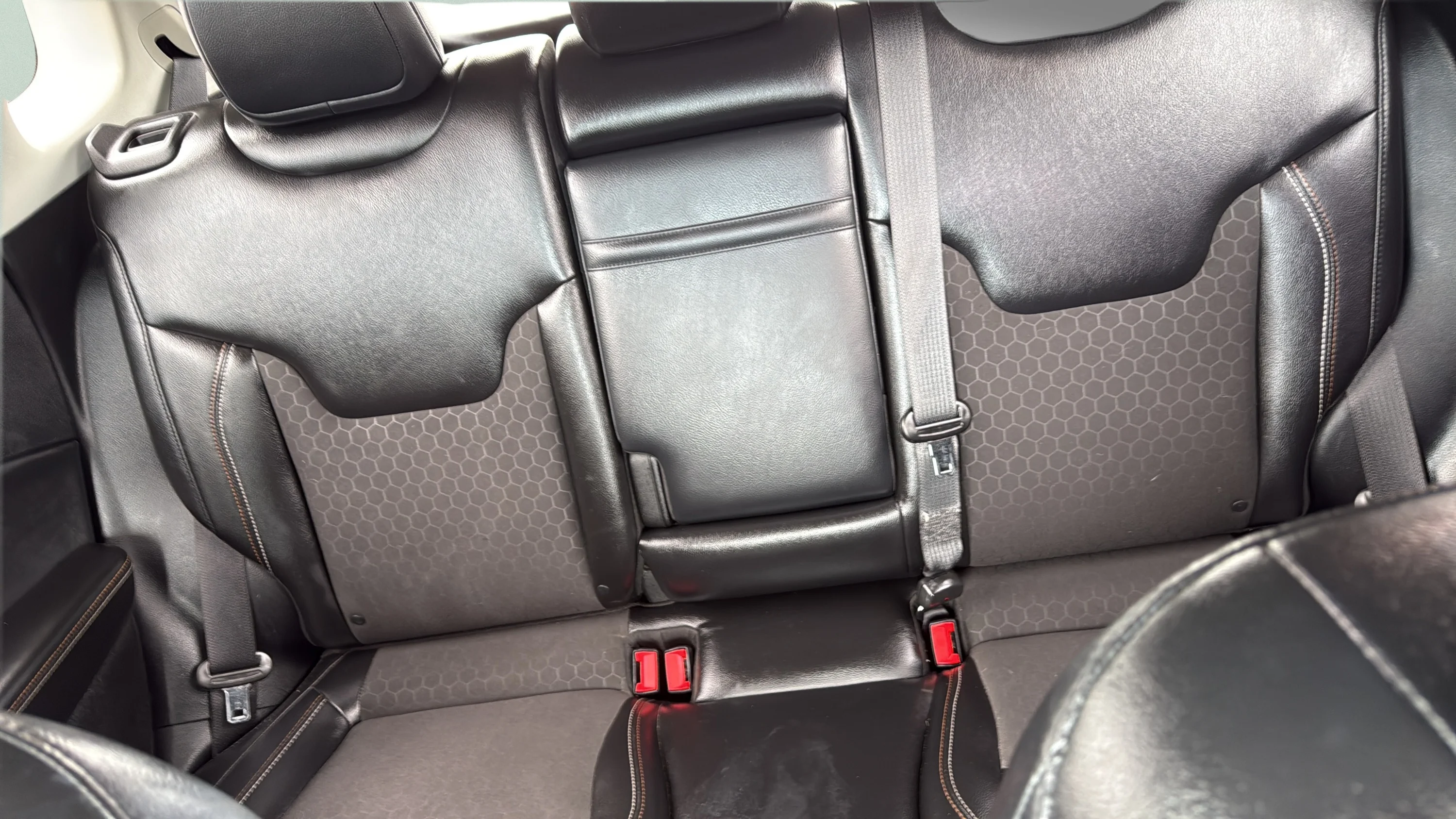 Used 2018 Gray Jeep LATITUDE image 12