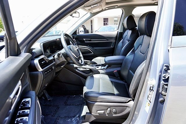 Used 2024 Silver Kia S image 20