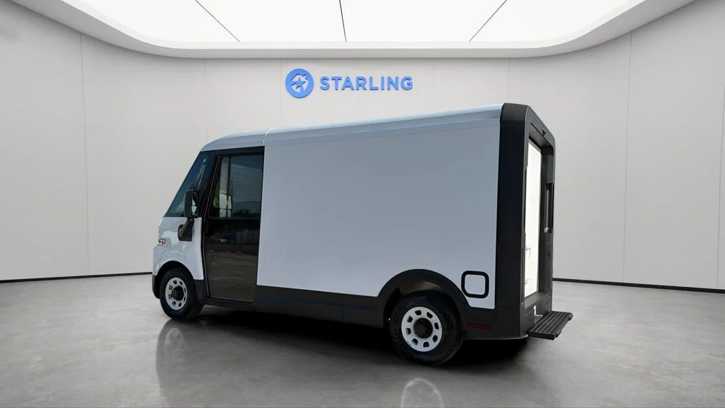 Used 2024 Oyster White BrightDrop EJY image 4