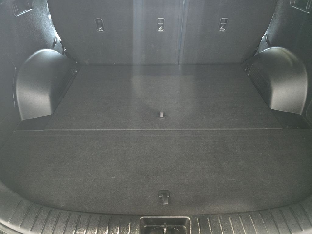 Used 2023 White Hyundai SEL image 11