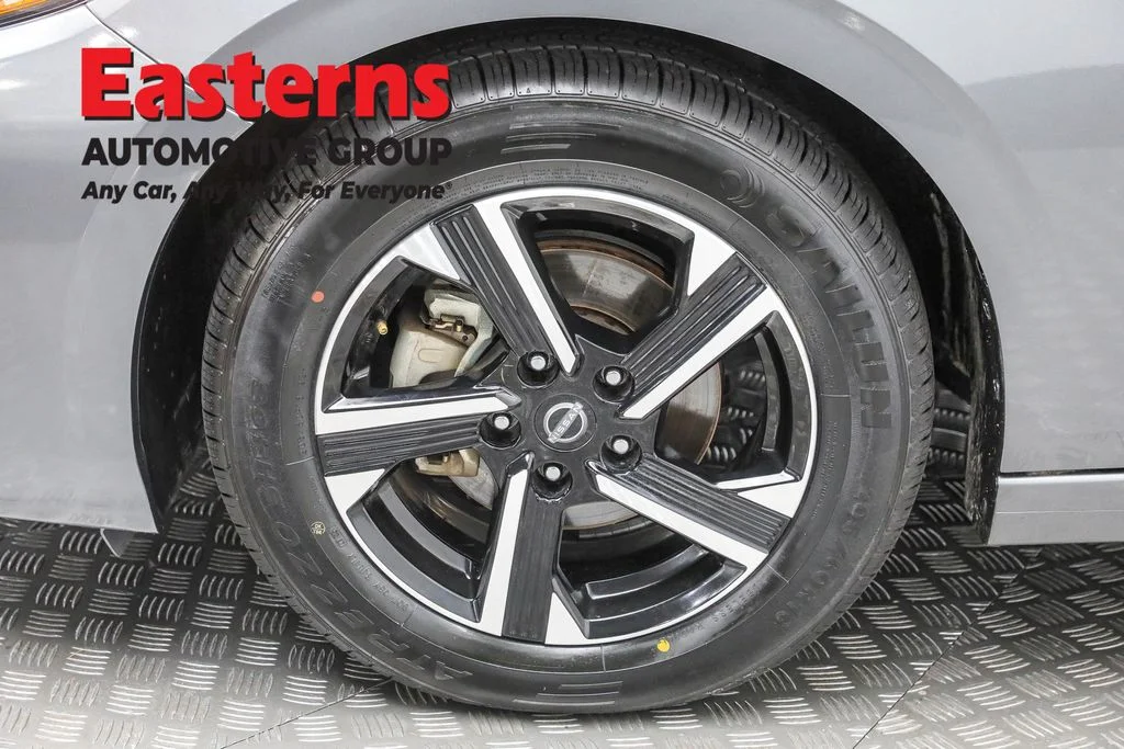 Used 2024 Gray Nissan SV image 31