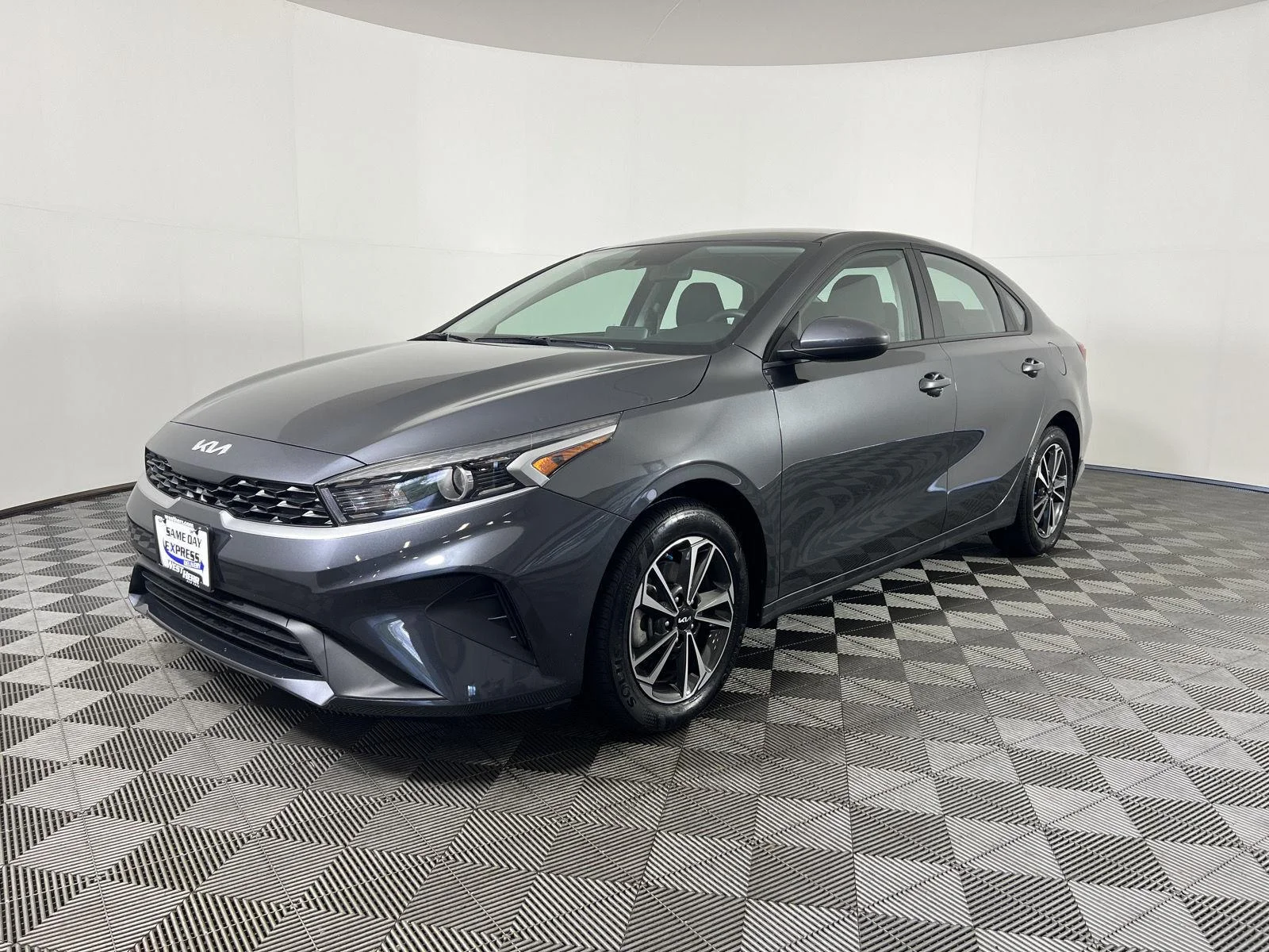 Used 2024 Gravity Gray Kia LXS image 7