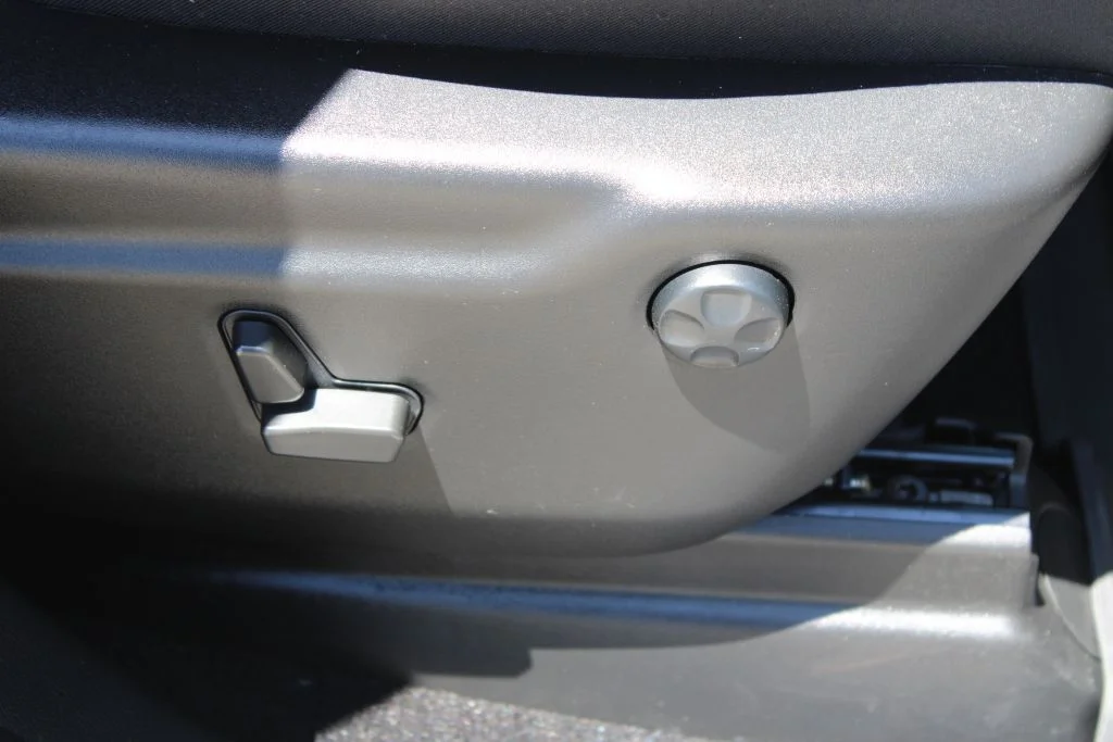 Used 2021 Silver Jeep Limited image 13