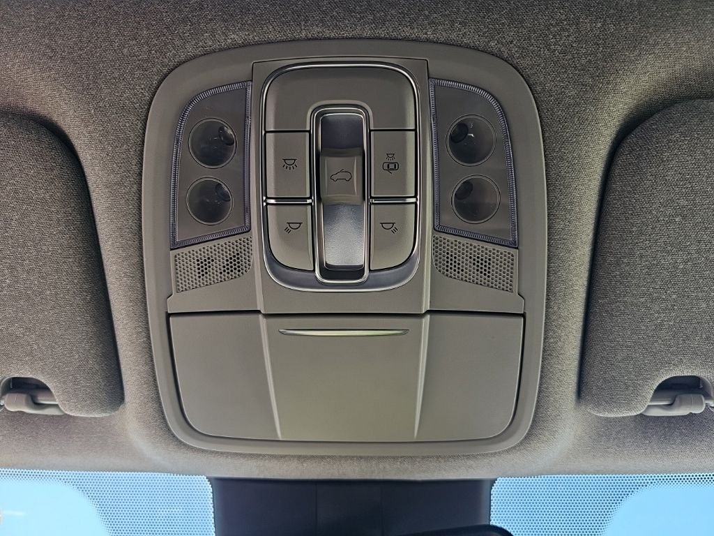 2020 Hyundai Santa Fe Limited - Photo 25