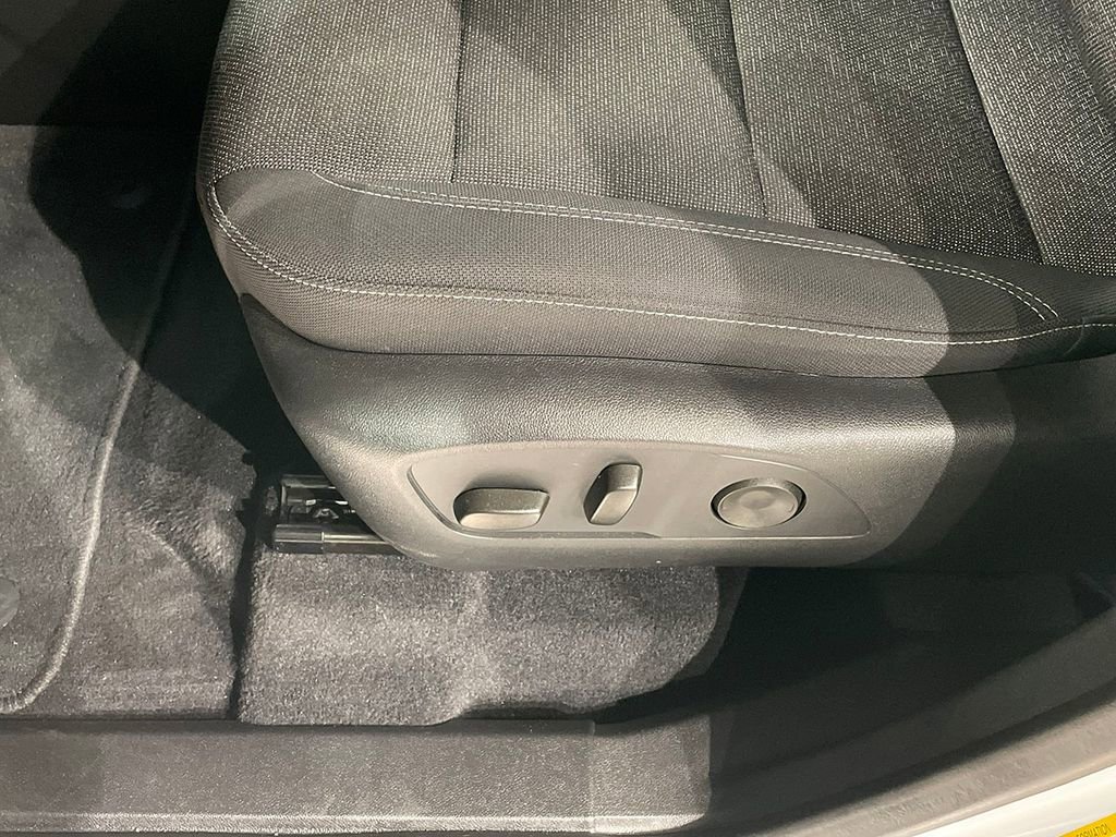 Used 2025 Summit White Chevrolet LT image 24