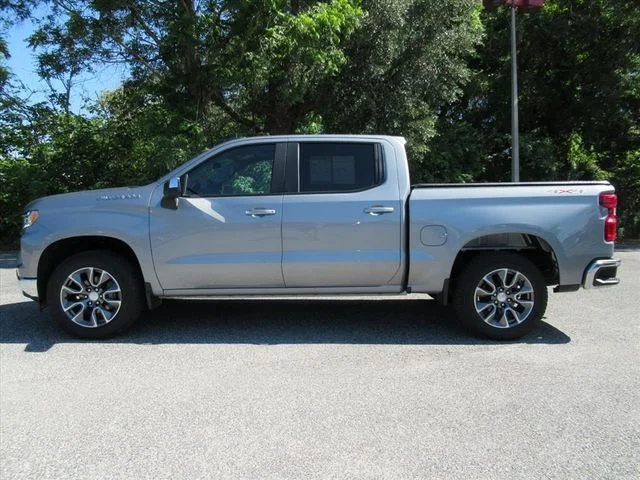 Used 2024 Gray Chevrolet LT image 4