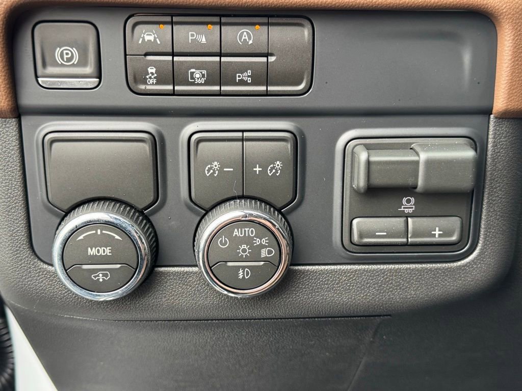 New 2026 Polar White Tricoat Chevrolet High Country image 37