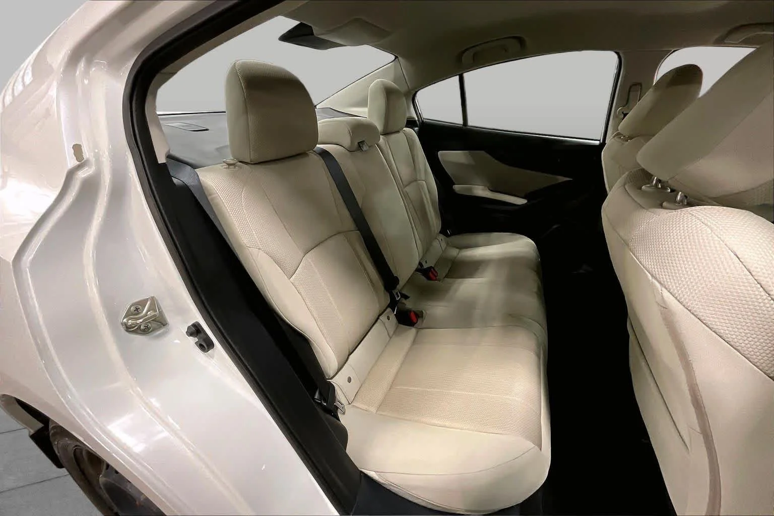 Used 2019 Crystal White Pearl Subaru  image 19