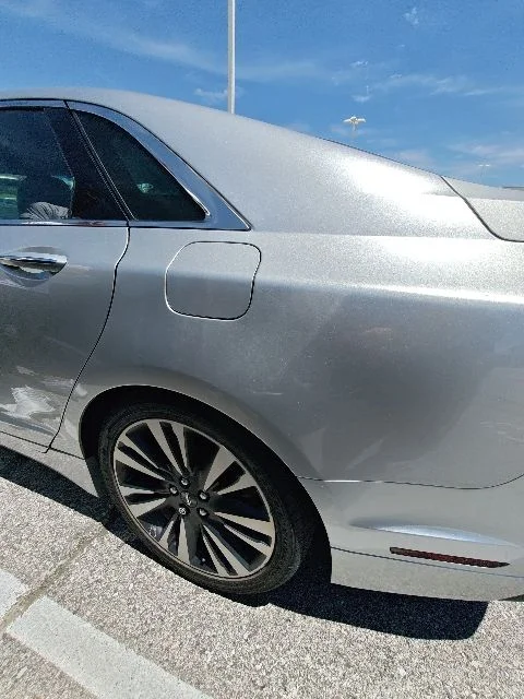 Used 2017 Silver Lincoln Reserve image 7