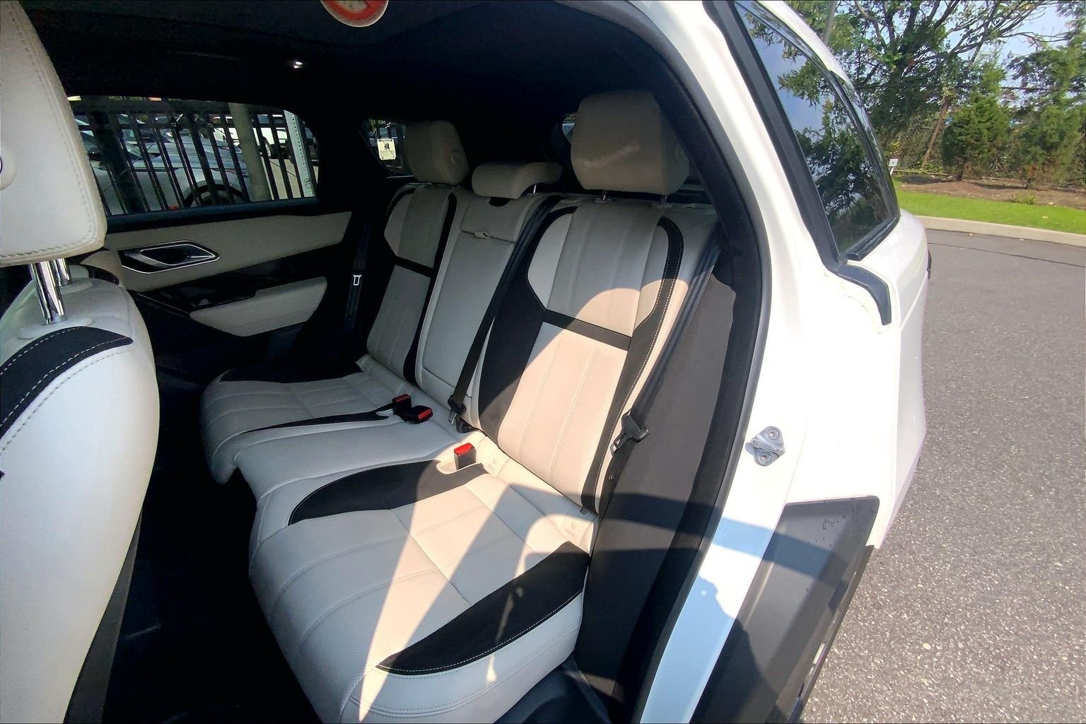 Used 2020 Fuji White Land Rover P250 R-Dynamic S image 20