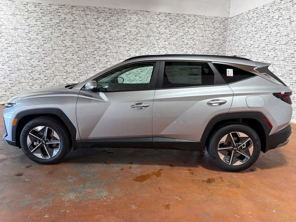 New 2026 Shimmering Silver Hyundai SEL image 4