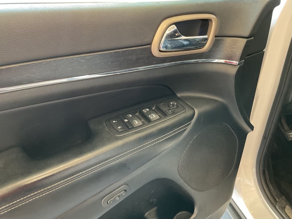 Used 2015 White Jeep Limited image 13