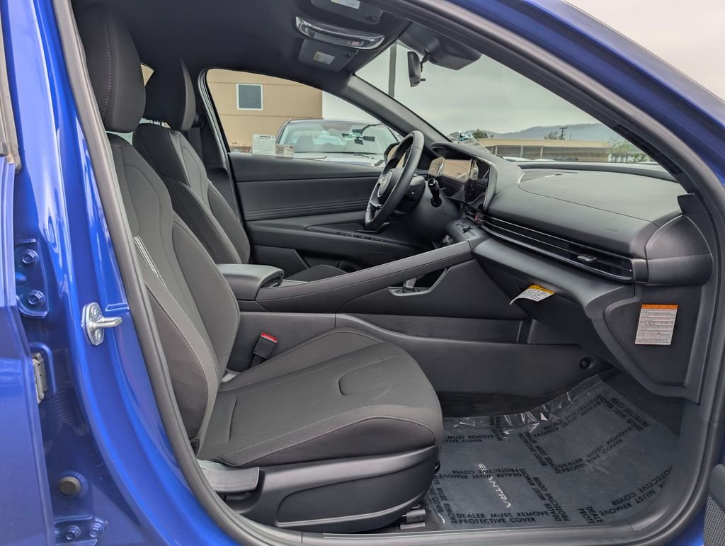2025 Hyundai Elantra Blue - Photo 9