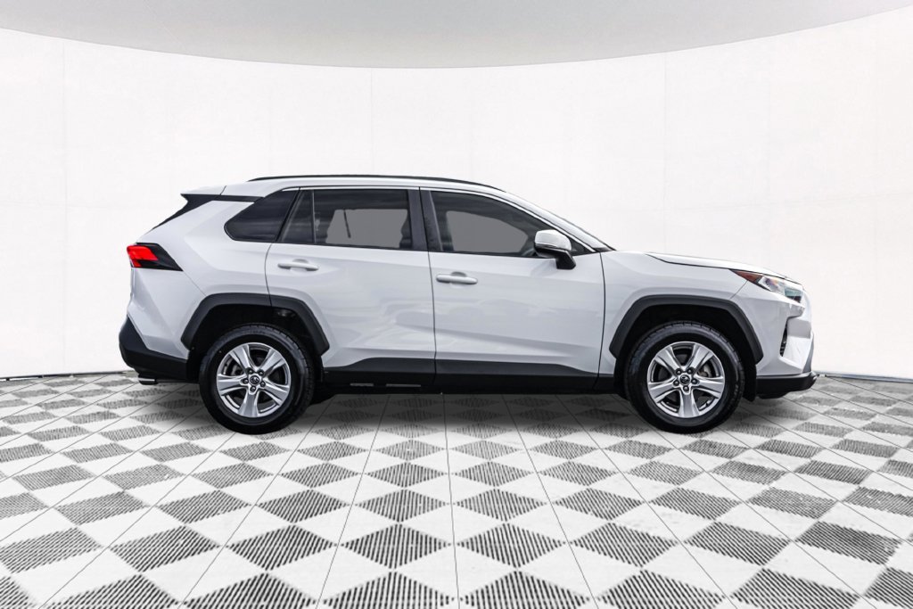 Used 2020 White Toyota XLE image 12