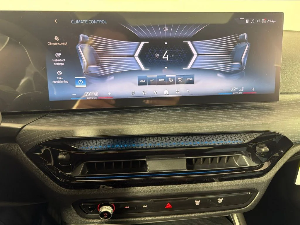 Used 2026 Black Sapphire Metallic BMW xDrive40 image 28