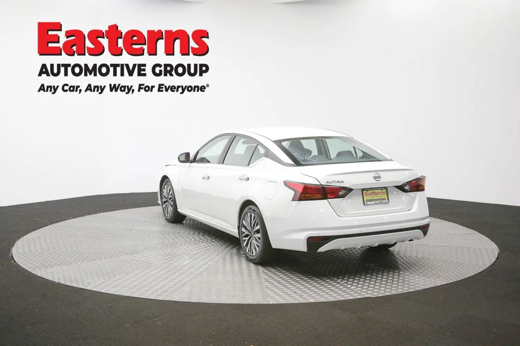 Used 2025 White Nissan 2.5 SV image 66