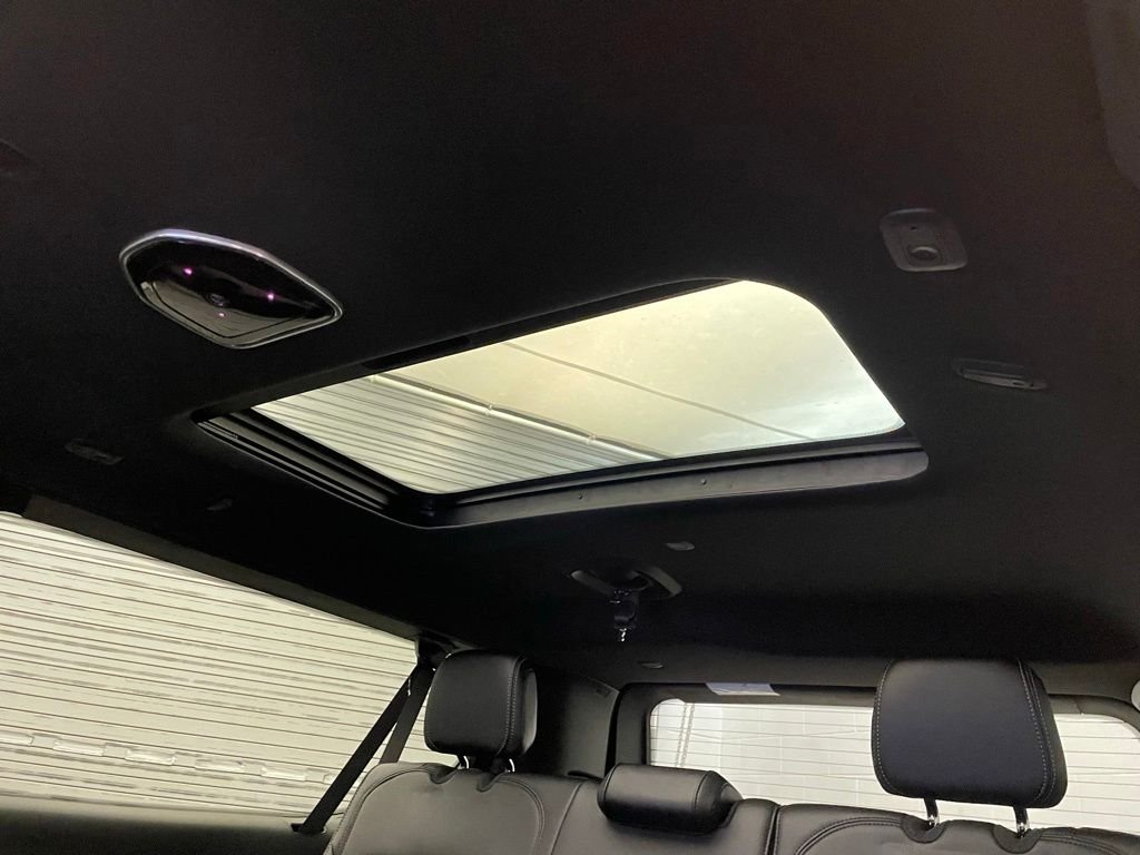 New 2026 Fathom Blue Pearl-Coat Exterior Paint (Late Availability) Jeep Summit Obsidian image 23