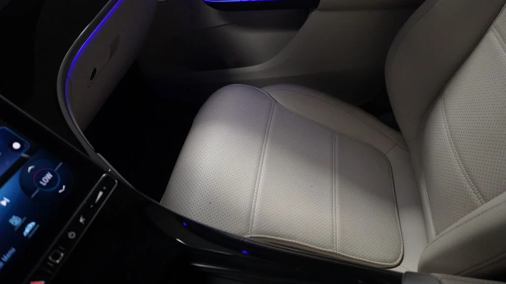 Certified Used 2023 Blue Mercedes-Benz GLC 300 image 24