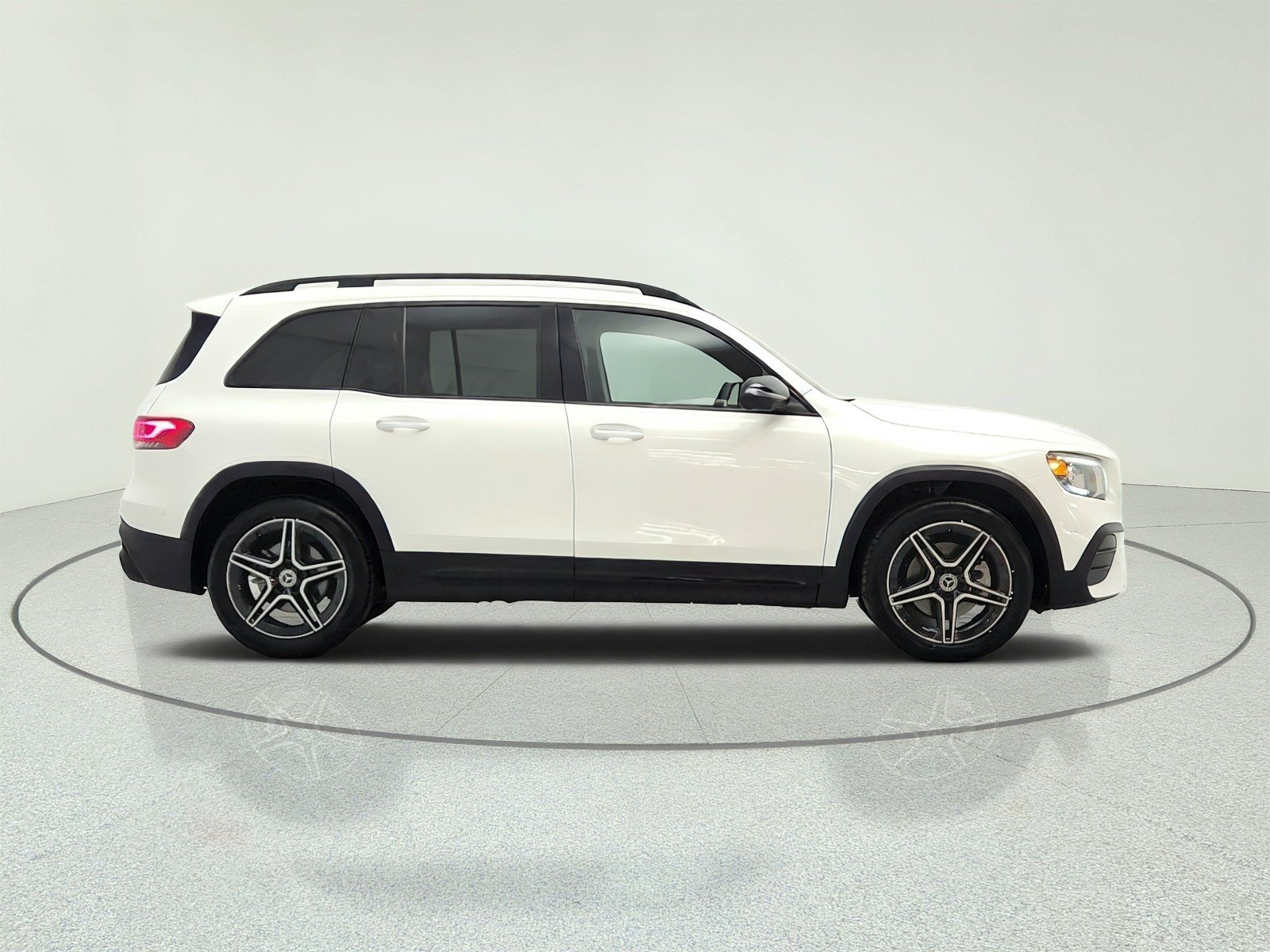 Used 2021 Polar White Mercedes-Benz GLB 250 SUV image 4