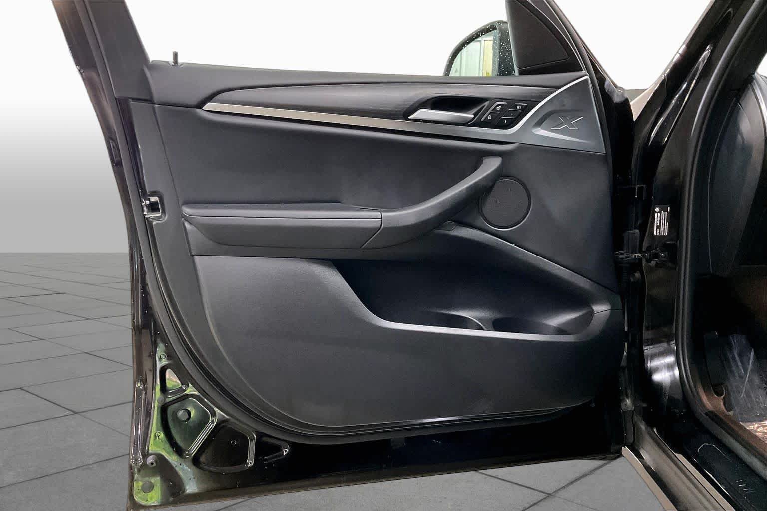 Used 2022 Jet Black BMW xDrive30i image 22