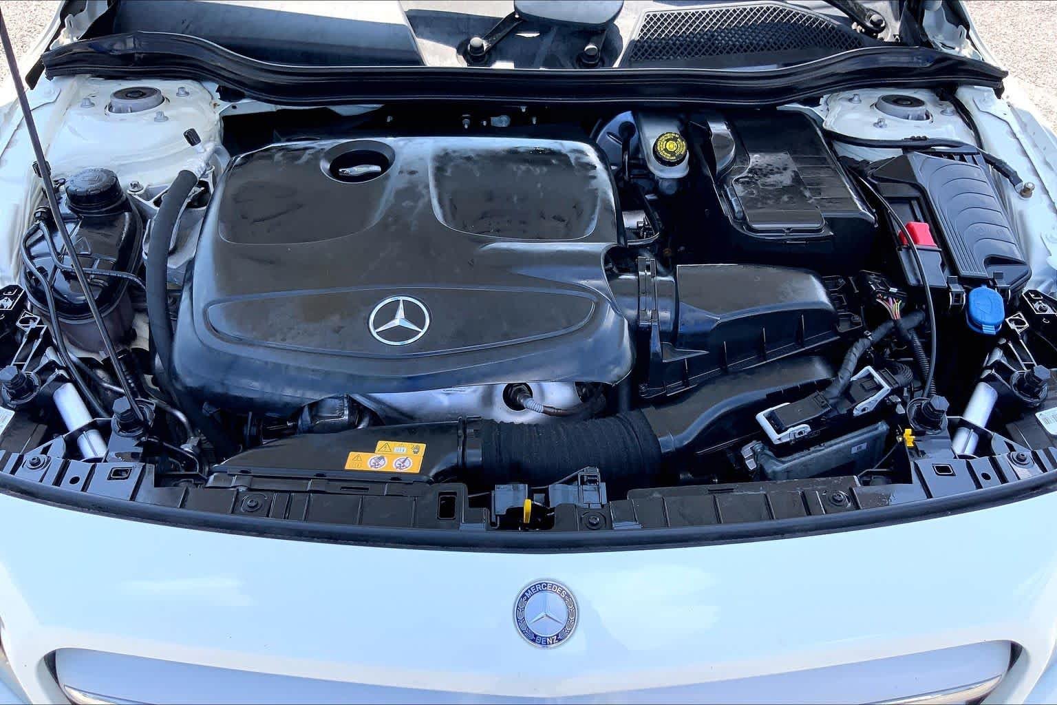 Used 2017 Cirrus White Mercedes-Benz GLA 250 image 31