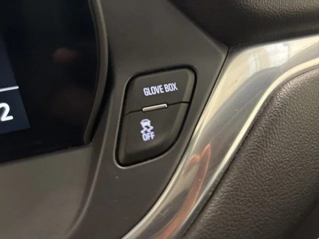 Used 2024 Summit White Chevrolet 2LT image 20