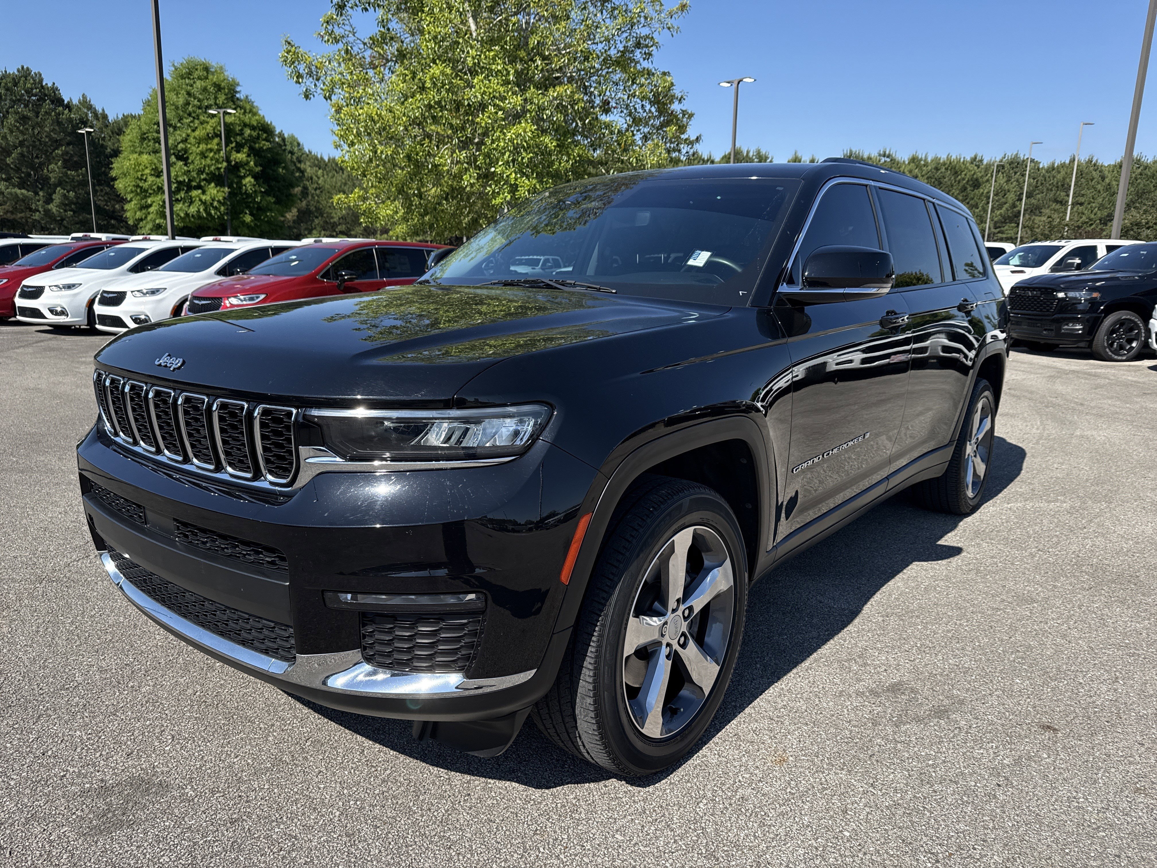 Used 2021 Diamond Black Crystal Pearlcoat Jeep Limited image 3