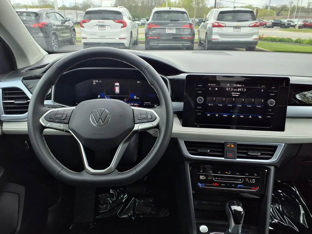 New 2026 Deep Black Pearl Volkswagen 1.5T SE image 10