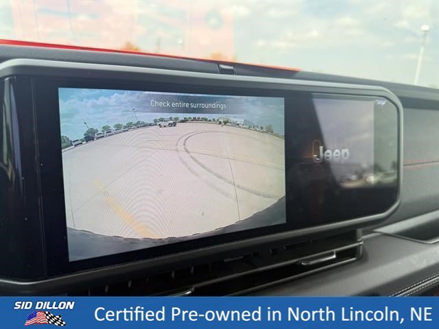 Used 2025  Jeep Rubicon image 16