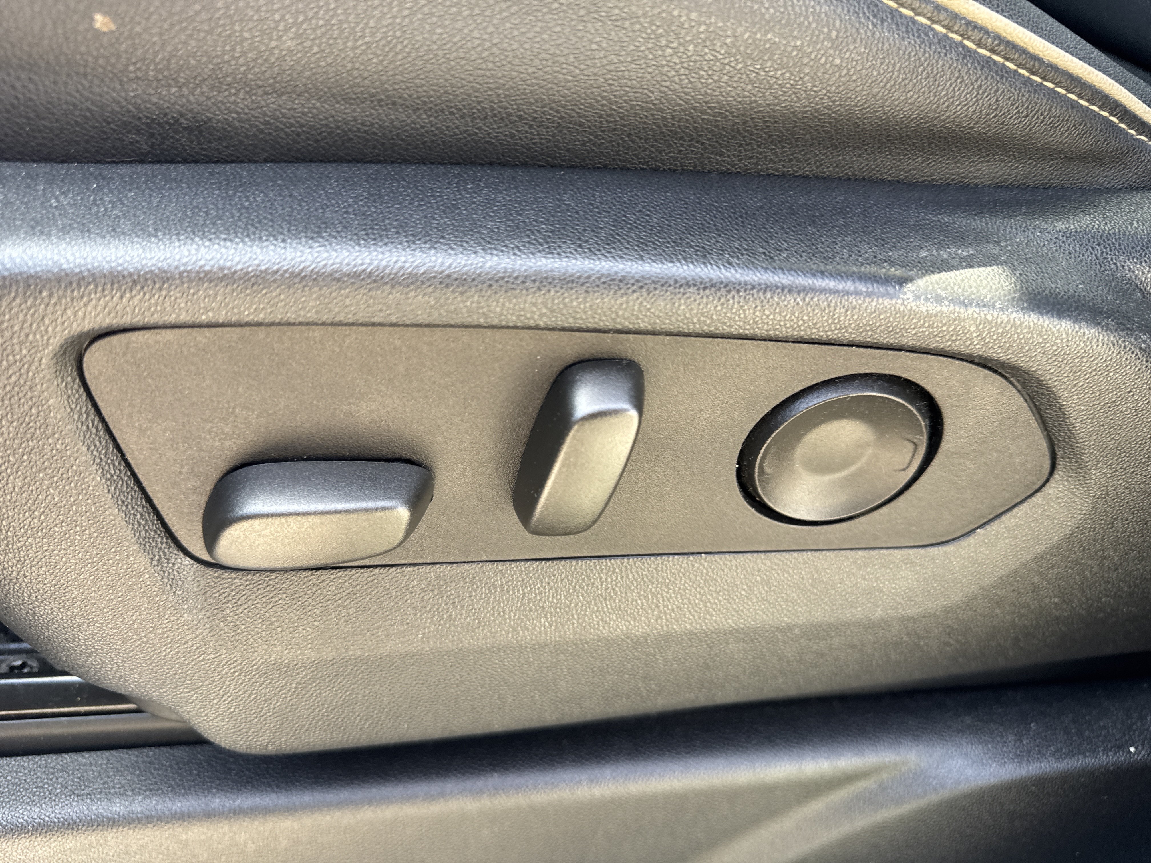 Used 2023 Sterling Gray Metallic Chevrolet Premier image 20