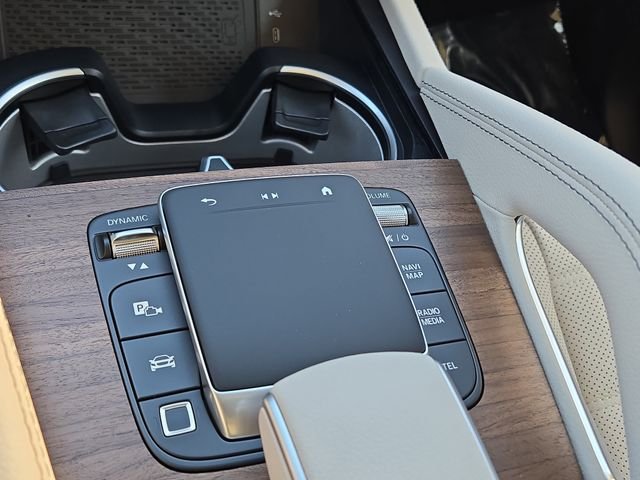 New 2026 MANUFAKTUR Moonlight White Metallic Mercedes-Benz GLS450 image 15