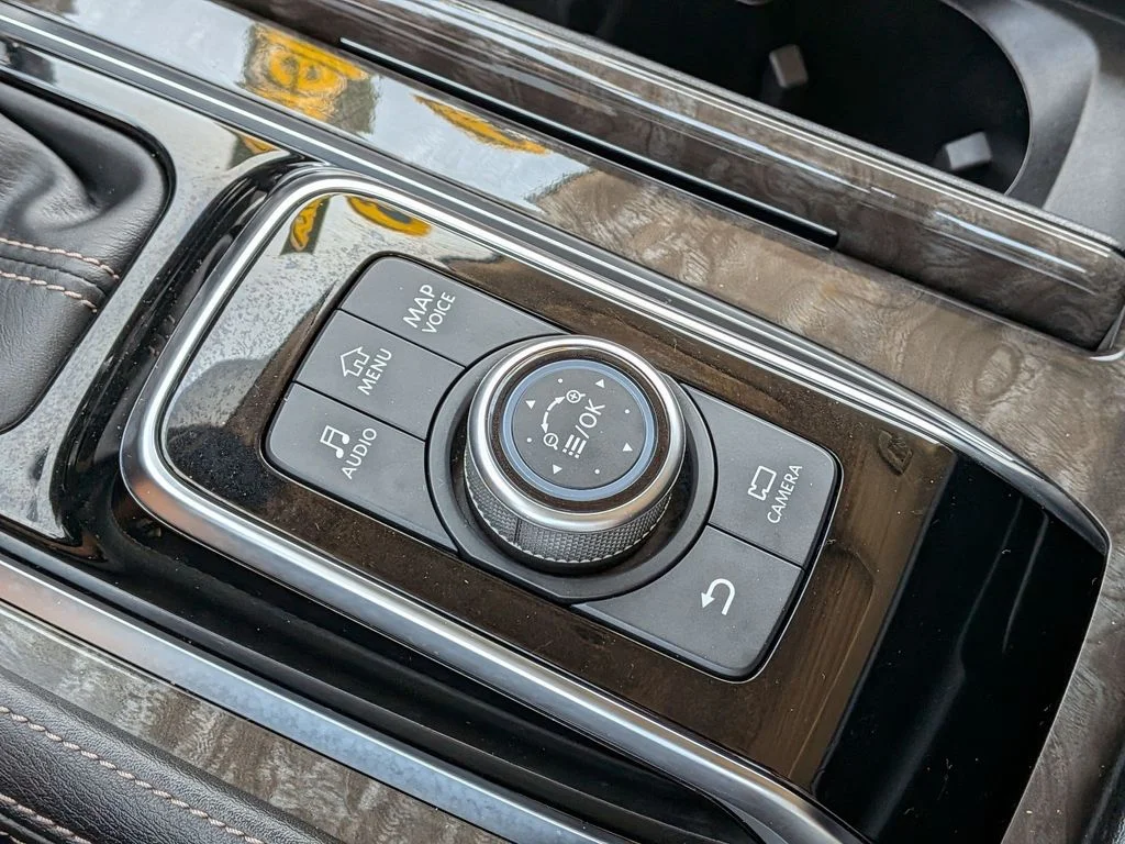 Used 2022 Black Nissan Platinum image 23