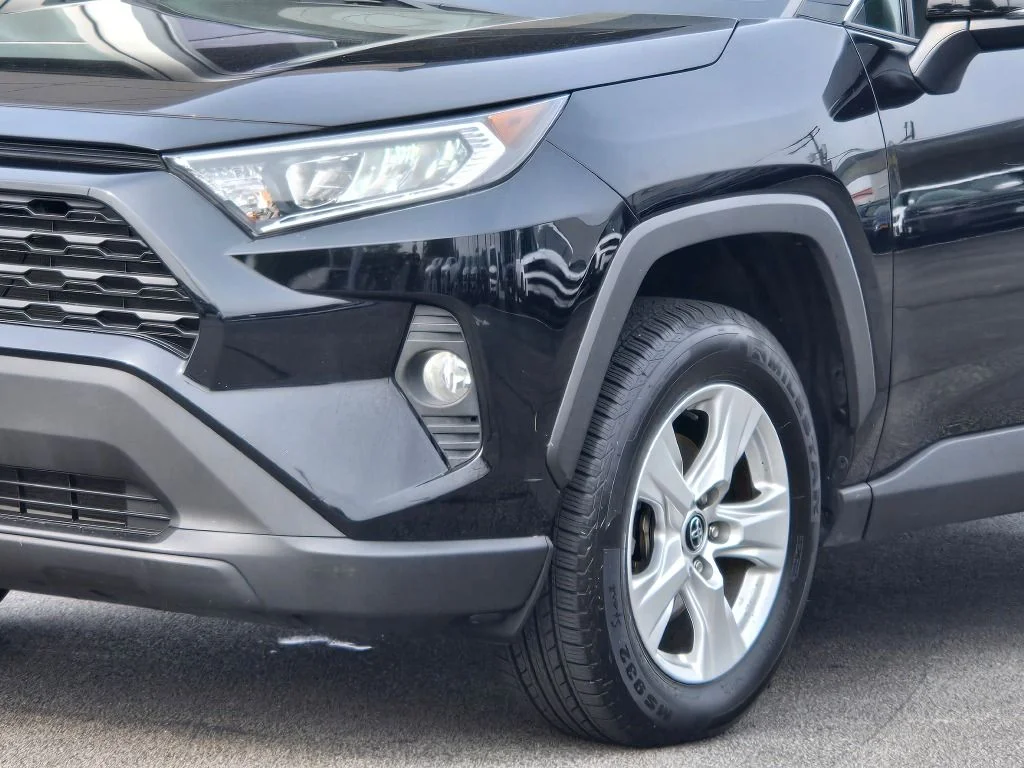 Used 2020 Black Toyota XLE image 2