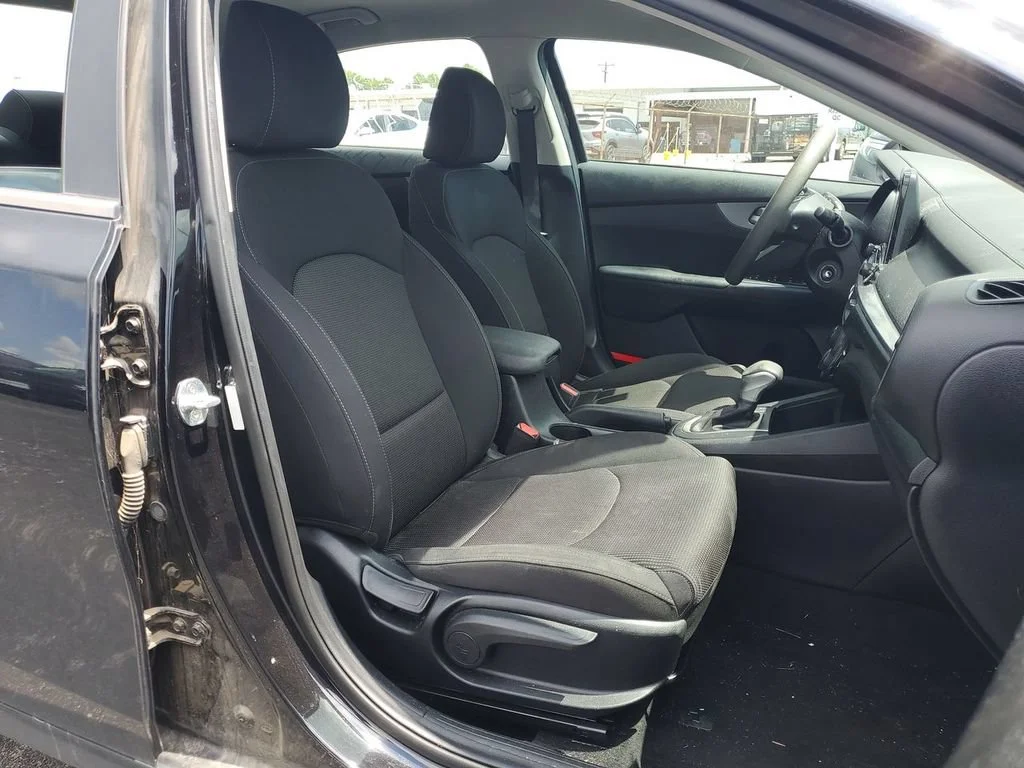 Used 2019 Black Kia LXS image 33