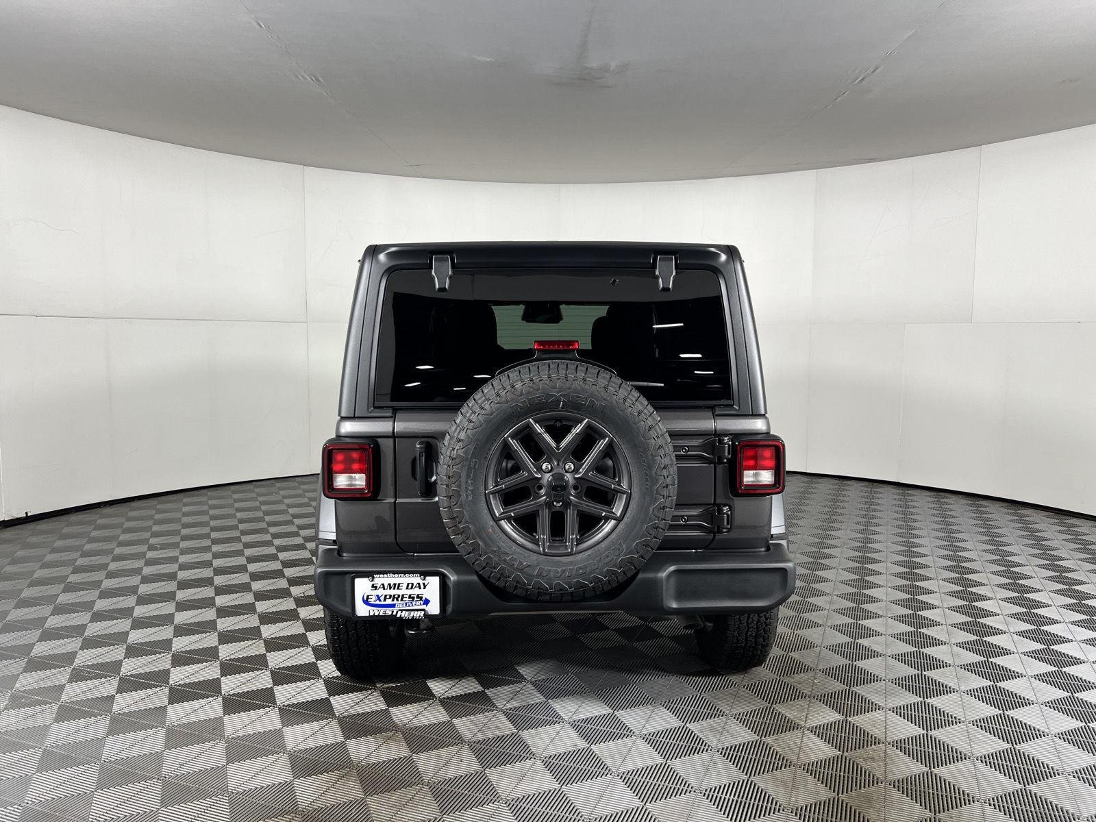 Used 2026 Granite Crystal Metallic Clearcoat Jeep Sport S image 8