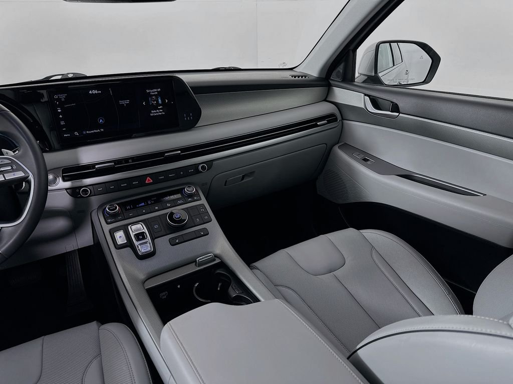 Used 2025 Silver Hyundai SEL image 24