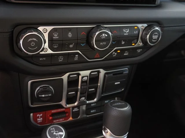 New 2026 Black Clear-Coat Exterior Paint Jeep Mojave image 23