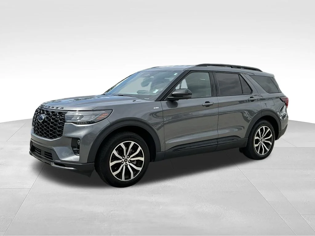 Used 2025 Gray Ford ST-Line image 2