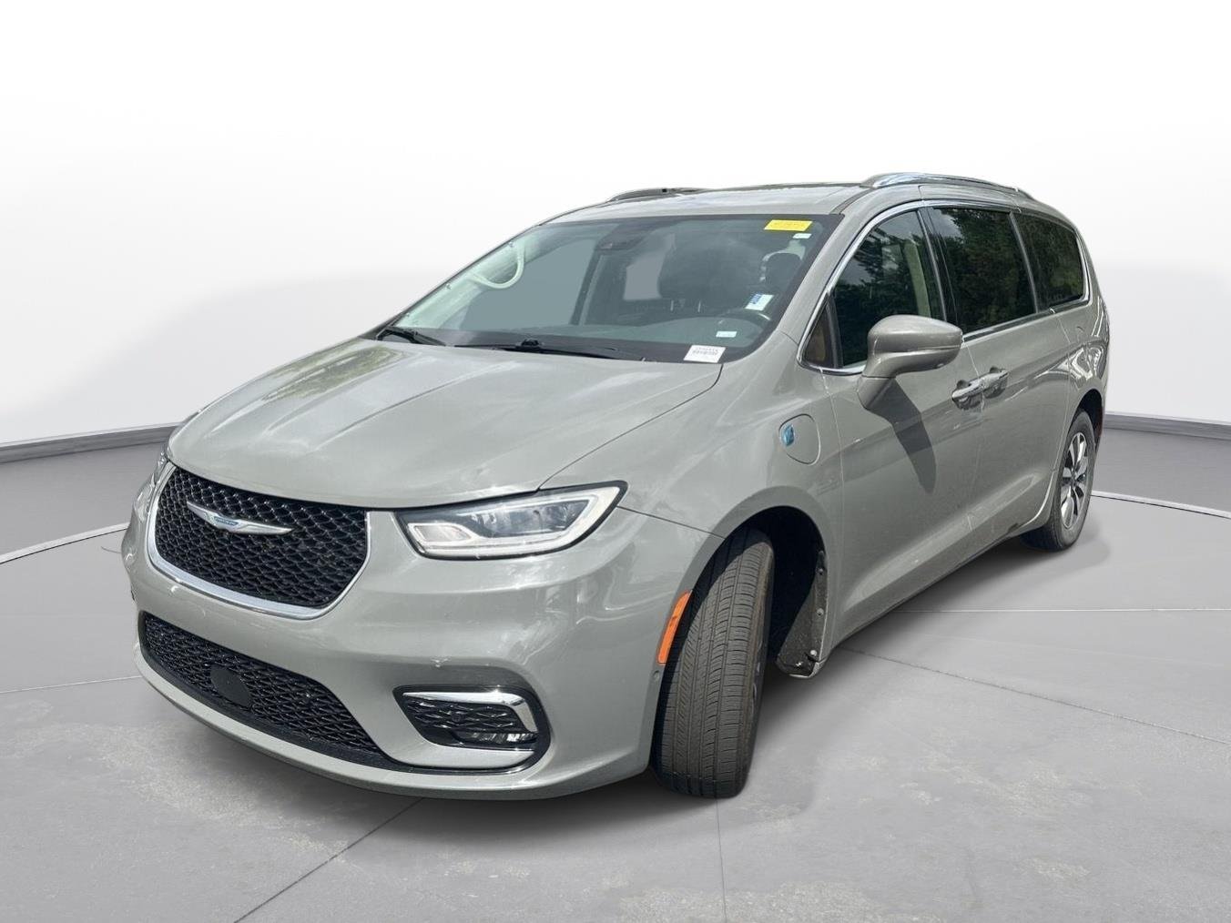 Used 2021 Ceramic Gray Clearcoat Chrysler Hybrid Touring L image 2