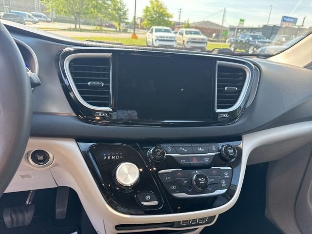 Used 2024 Bright White Clearcoat Chrysler Touring L image 20
