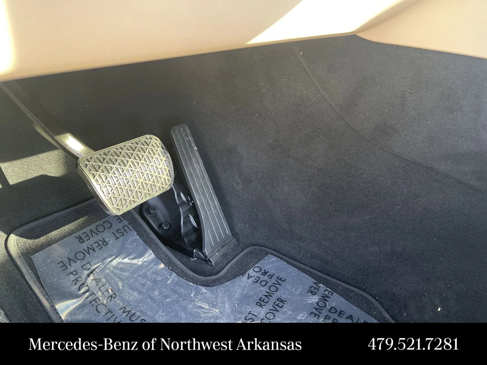 Used 2025  Mercedes-Benz  image 24